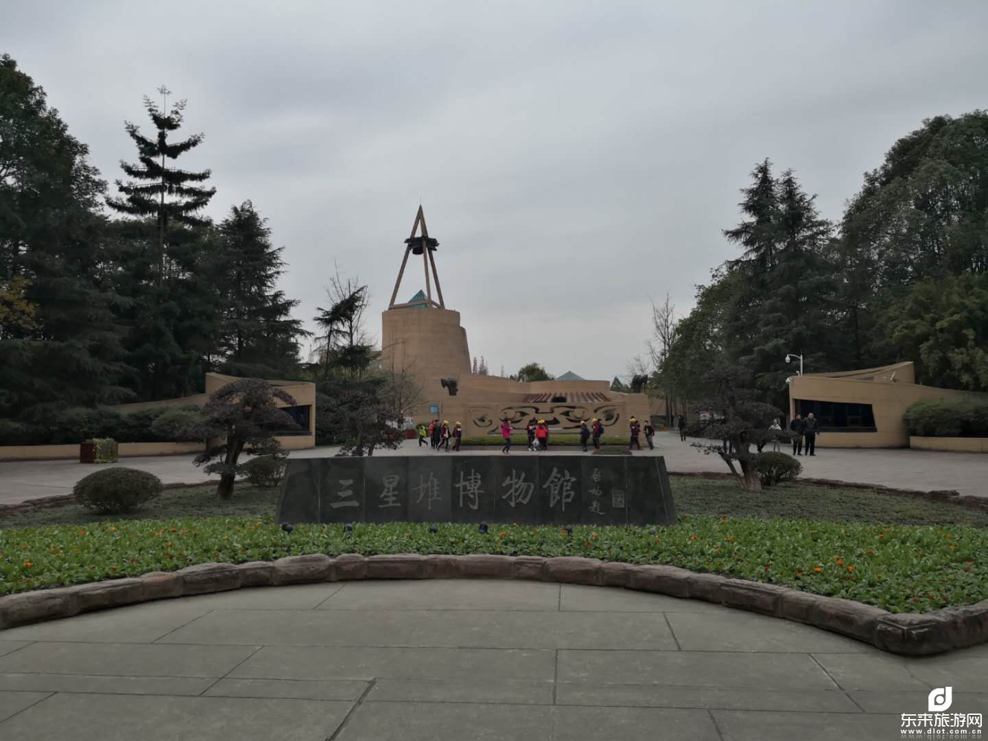 【蜀风雅韵】玩转成都/三星堆/熊猫基地/杜甫草堂/武侯祠/都江堰/青城山/乐山纯玩双飞 6 日