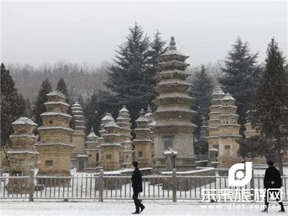 老君山+云台山+郭亮村+包公祠+开封黄河少林寺+洛阳龙门石窟+清明上河园双飞六日游