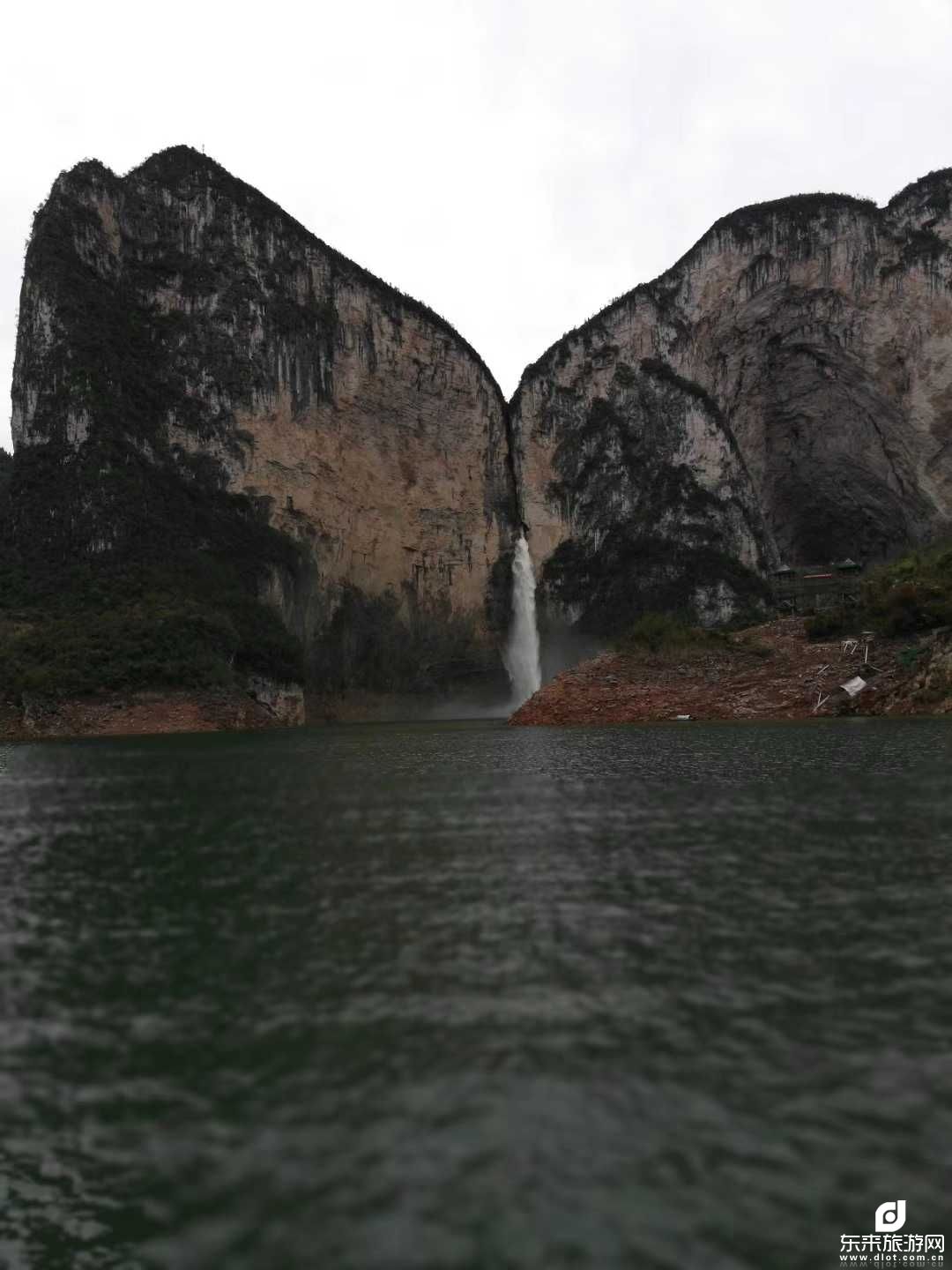 武汉、黄鹤楼、神农架、女儿城、腾龙洞、恩施大峡谷、三峡大坝、两坝一峡2飞8日游