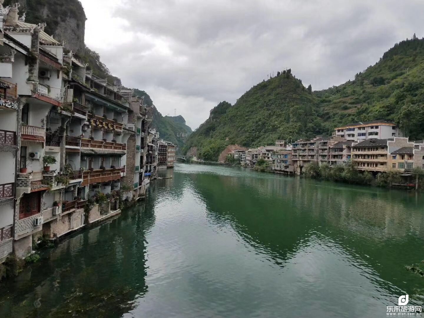 【尊贵.在水一方】多彩贵州、黄果树、大小七孔、镇远古城、青龙洞、千户苗寨、赠《多彩贵州风》、臻品6日游