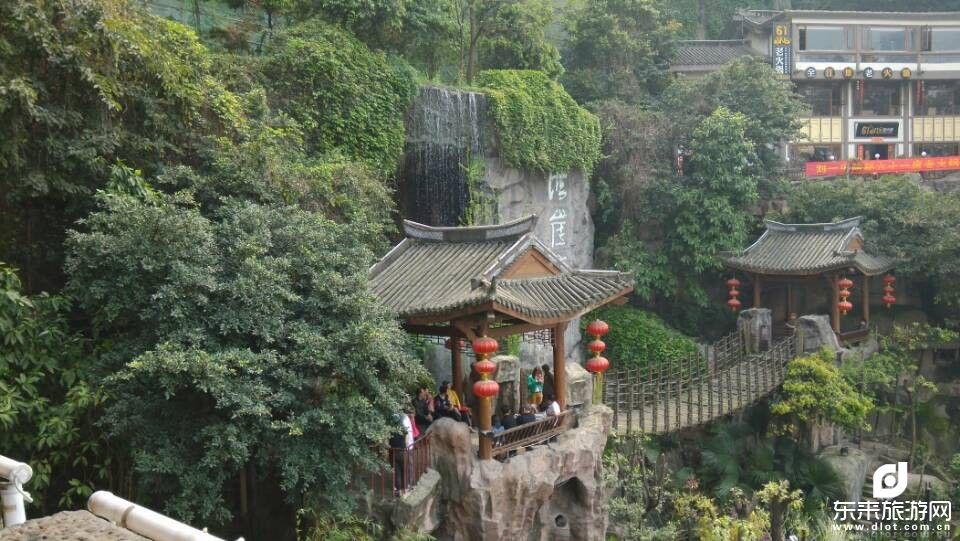 【首选重庆】武隆仙女山|天生三桥|乌江画廊|蚩尤九黎城 魁星楼|磁器口|解放碑|洪崖洞双飞6日游