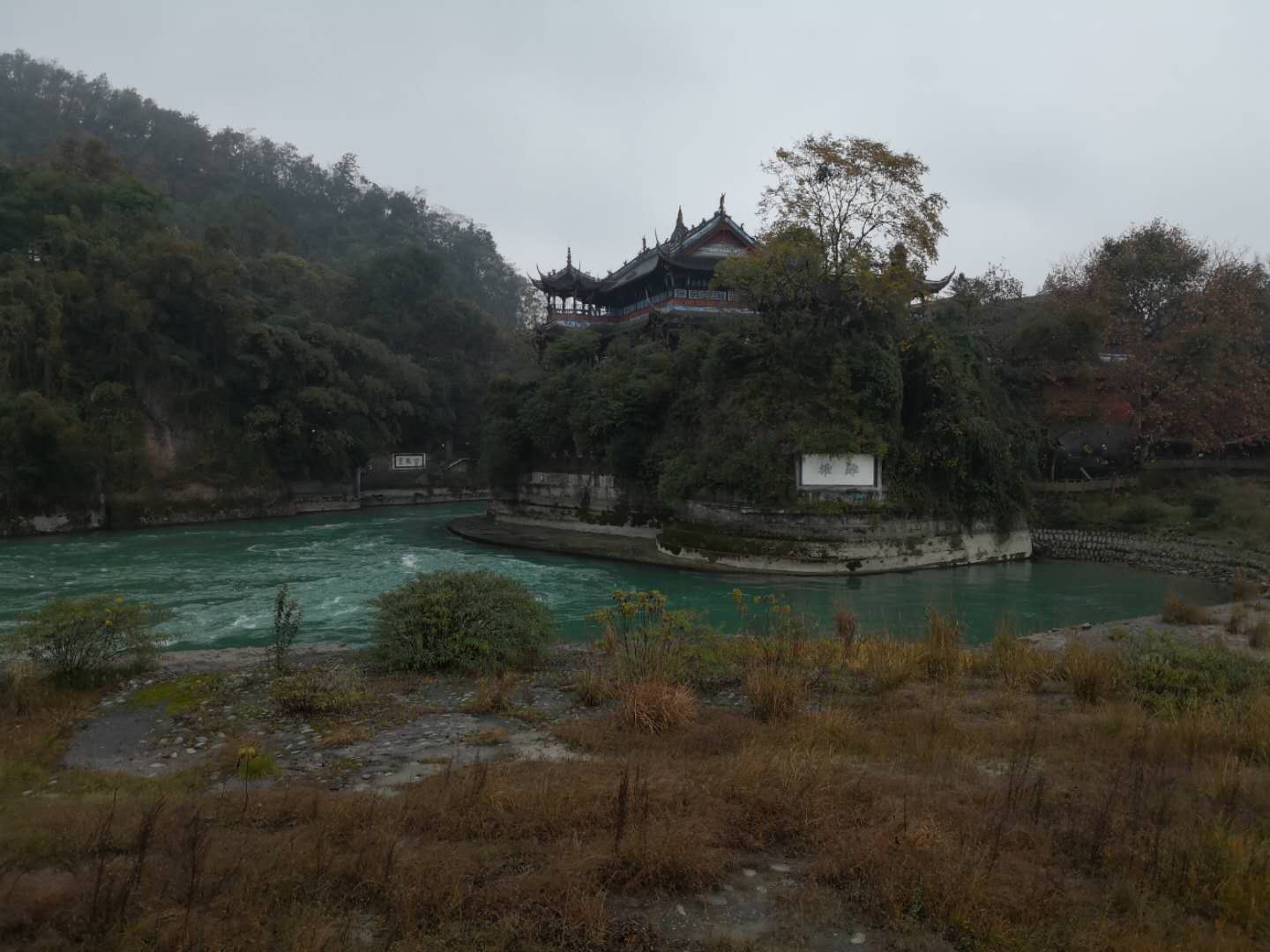 【畅游蜀渝】成都、大熊猫基地、峨眉山、船游乐山、都江堰、黄龙溪古镇 +李子坝轻轨站穿楼2飞7日（成都进重庆回）