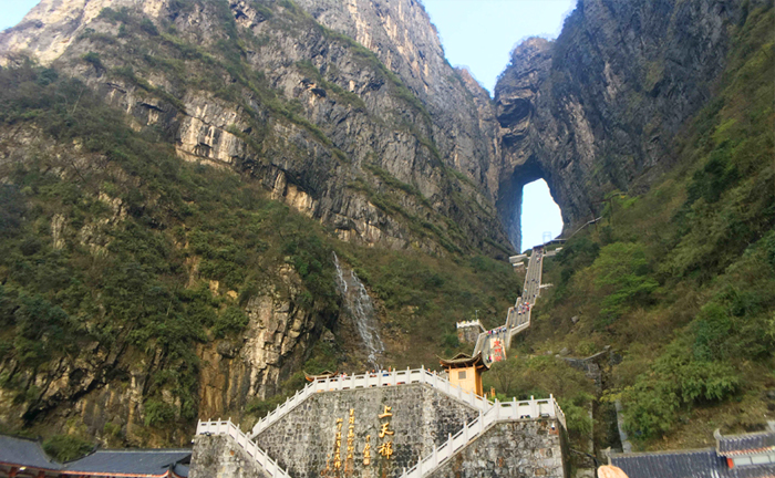【首选湖南】森林公园|天门山|土司城|茶峒古镇|芙蓉镇|橘子洲头|韶山凤凰古城赠送观赏大型湘西民俗晚会双飞6日